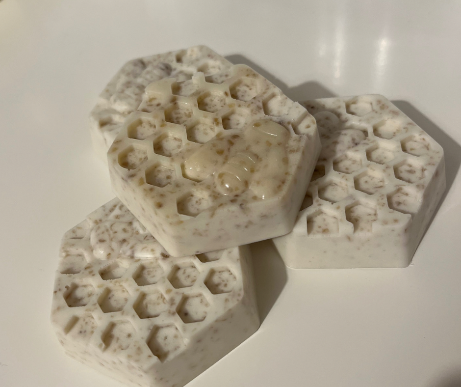 Honey Bee, Oat & Shea butter bars image 1